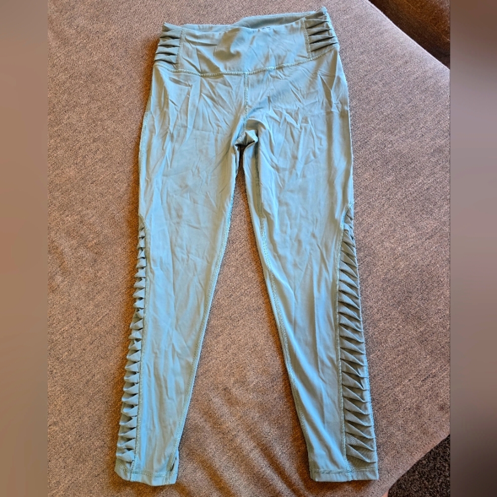 Large Victoria Secret Total Knockout Leggings